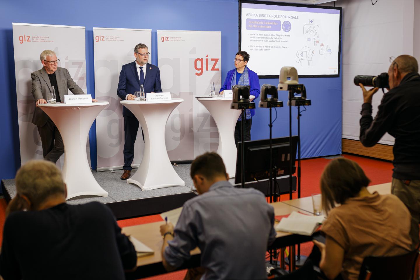 Annual press conference 2023: GIZ is talking to the media.