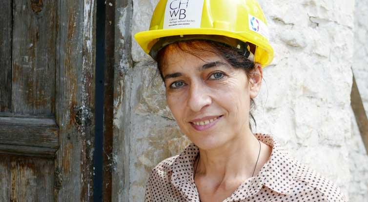 Albanian Majlinda Çuka trains as a stucco plasterer in Berat. On behalf of the German federal state of Hesse, GIZ is supporting this training initiative in Albania.