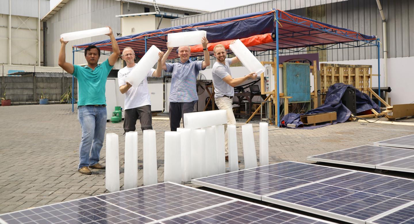 Despite many obstacles during the coronavirus pandemic, everyone worked tirelessly to ensure that the first solar ice maker from this Indonesian-German collaboration will be launched in Sulamu in 2022.