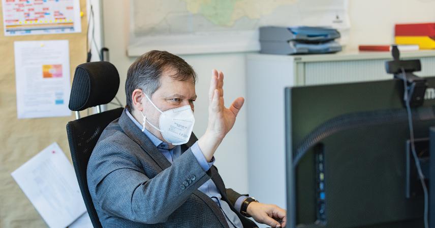 Project managers Markus Koerner and Peter Palesch meet digitally.