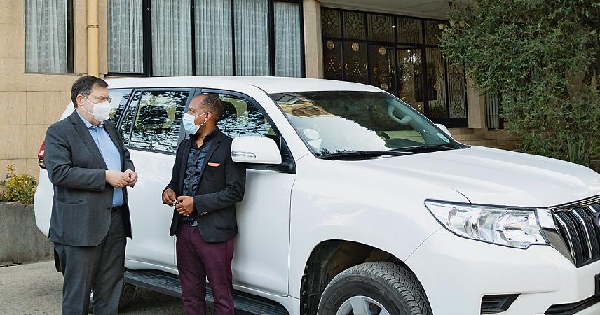 Yoseph Kassahun waits for Peter Palesch in his car in front of the GIZ building.