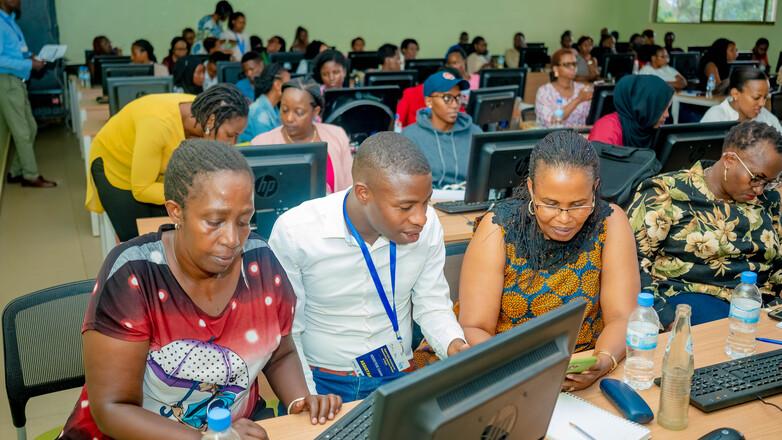 Gruppenschulung zum Thema Digitales Marketing für Frauen.