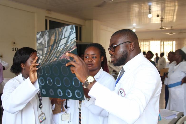 Doctors at the Korle-Bu Teaching Hospital in Accra, Ghana, looking at  a computed tomography image and discussing whether there are signs indicating that the patient suffers from a stroke.  ©Mateo Garcia Prieto, GIZ