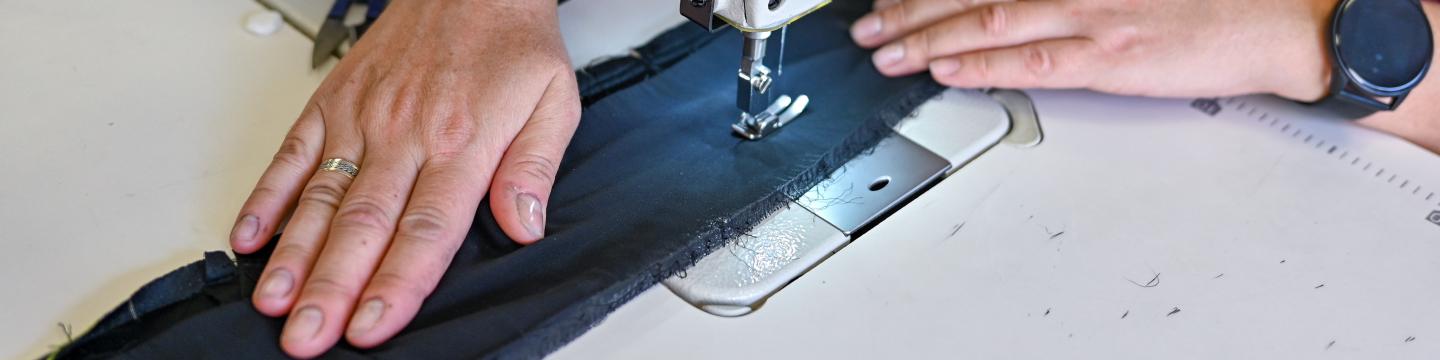 Männer arbeiten auf einer Baustelle für die Erstellung eines Hauses