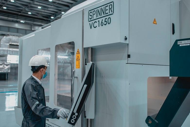 Schulung an einer der Maschinen in der EGT Academy