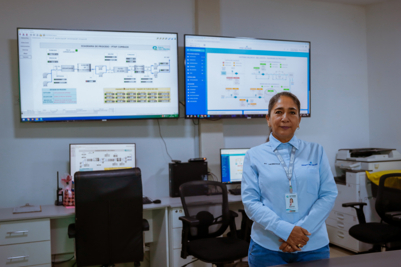 Betriebsleiterin Wasserversorgungsunternehmen San Martín im Frühwarn-Kontrollzentrum.