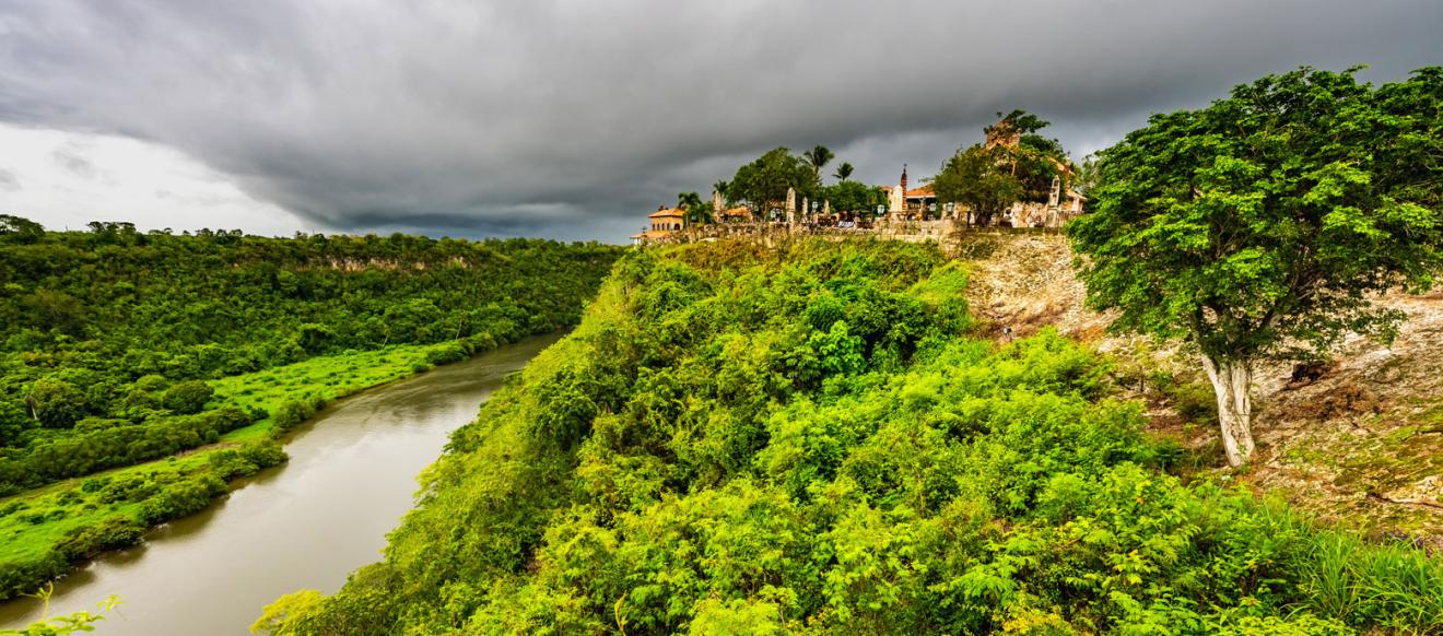 The energy transition is gaining momentum in the Dominican Republic. Many are pulling together to help the Caribbean country achieve its climate goals.