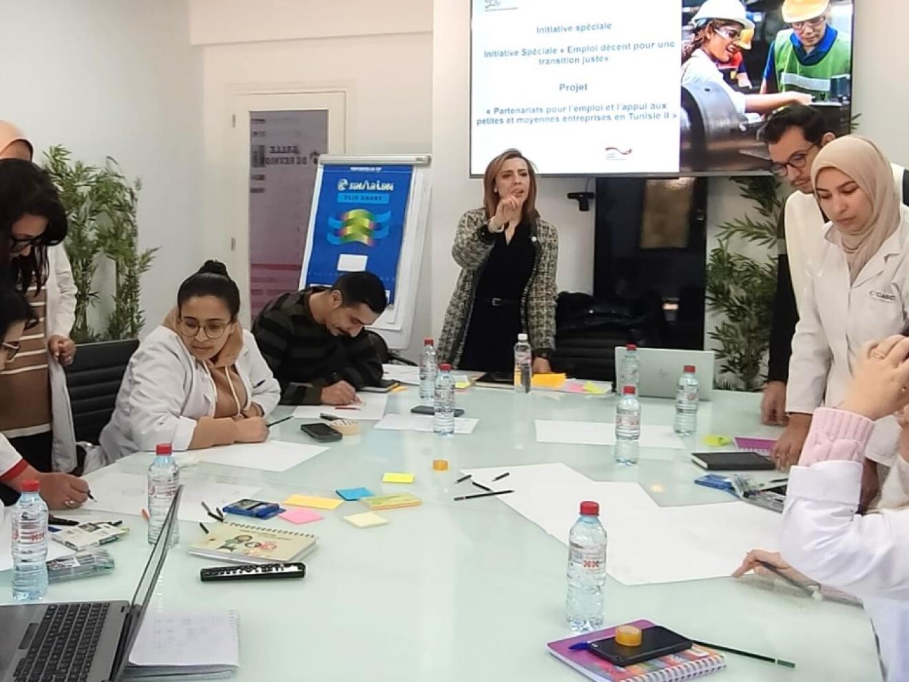 Gruppenarbeit an der Tunisian Automotive Management Academy (TAMA).