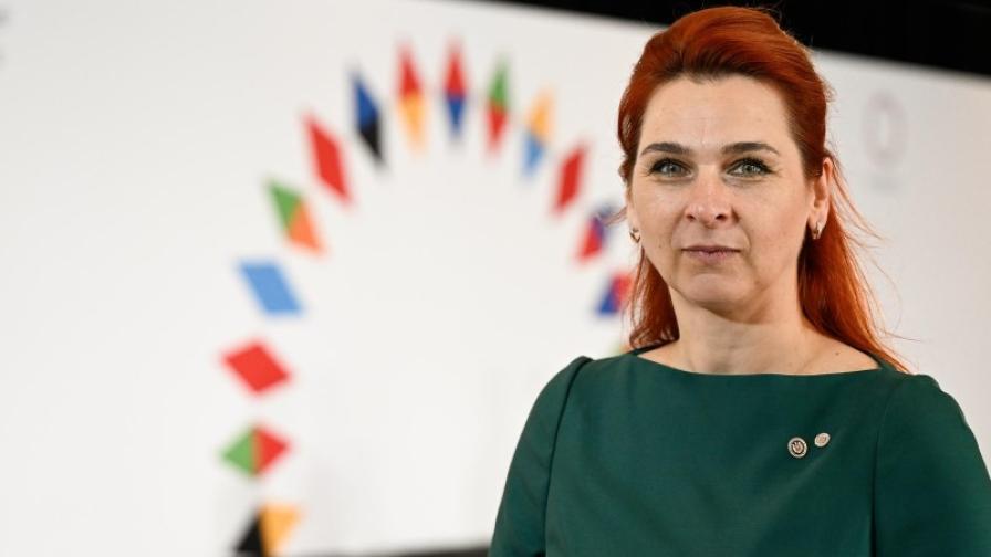 Portrait photo of Ana Revenco