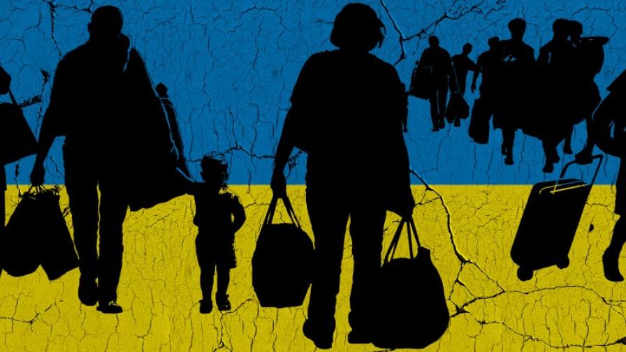 Outlines of refugees with luggage, in the background is the Ukrainian flag