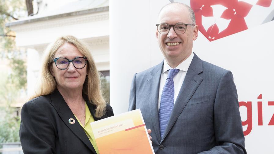 Two persons present a report. 