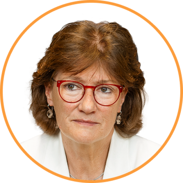 Portraitfoto von Elke Hüttner