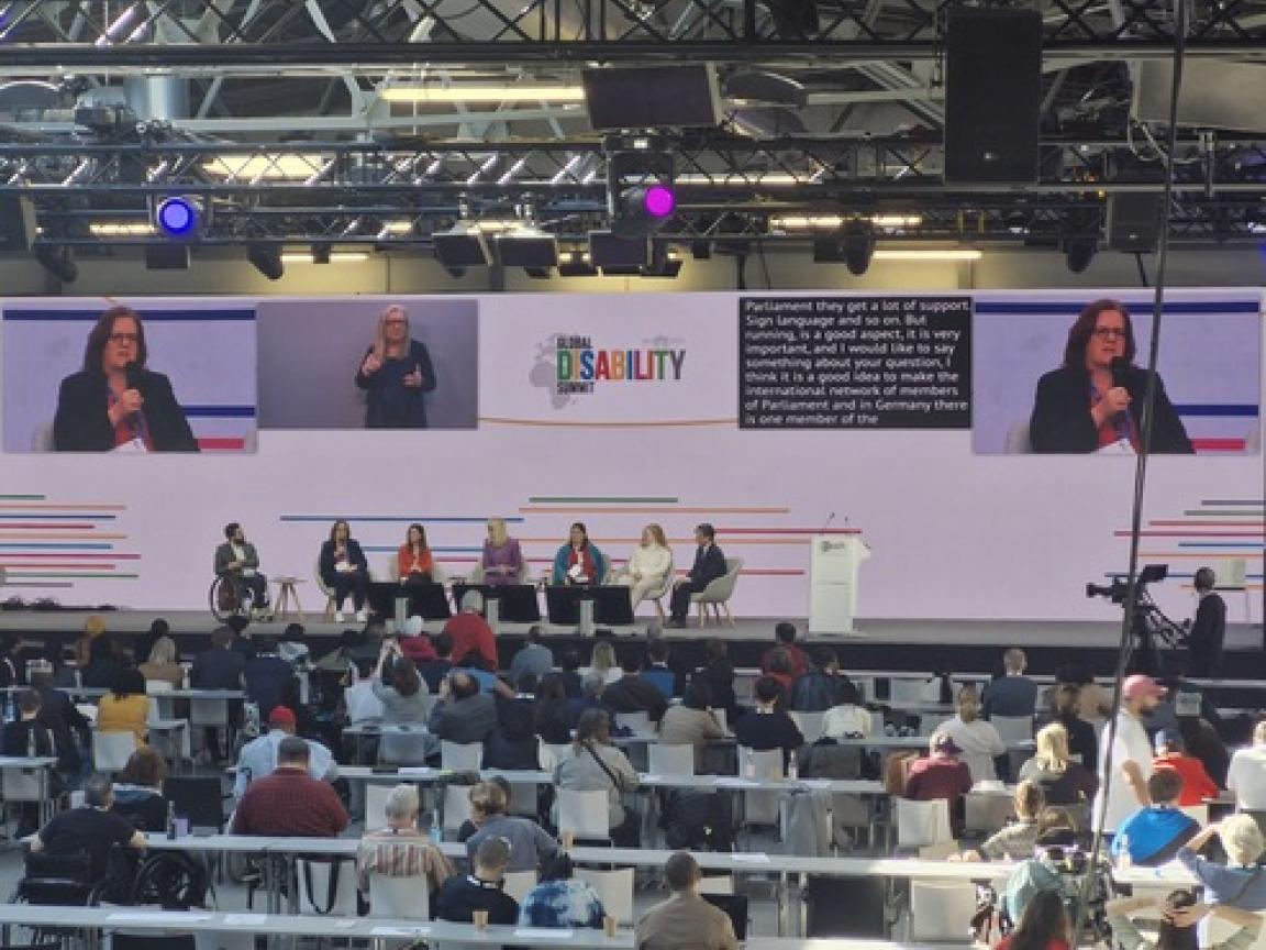 Ausschnitt einer Podiumsdiskussion auf dem Berliner Global Disability Summit.