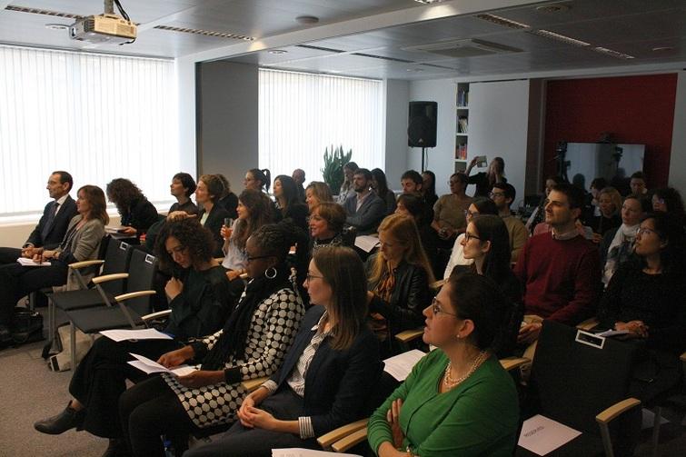 Publikum schaut nach vorne