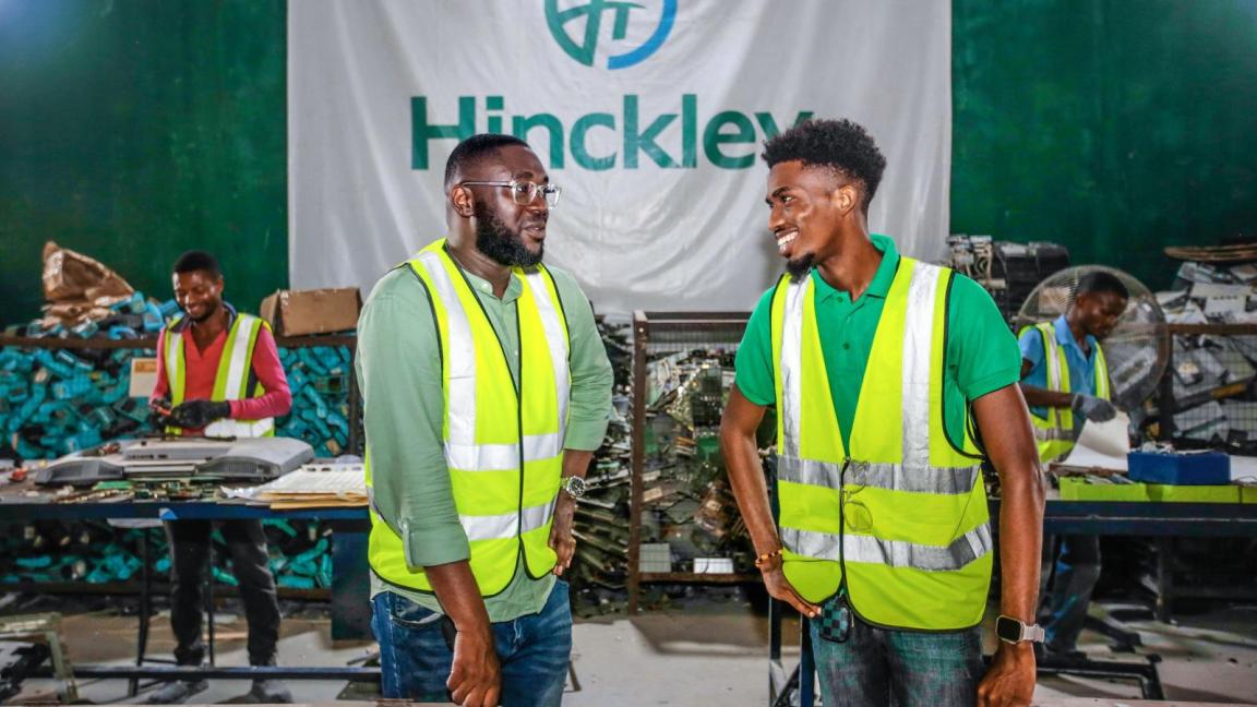 Two employees of a recycling company are talking.