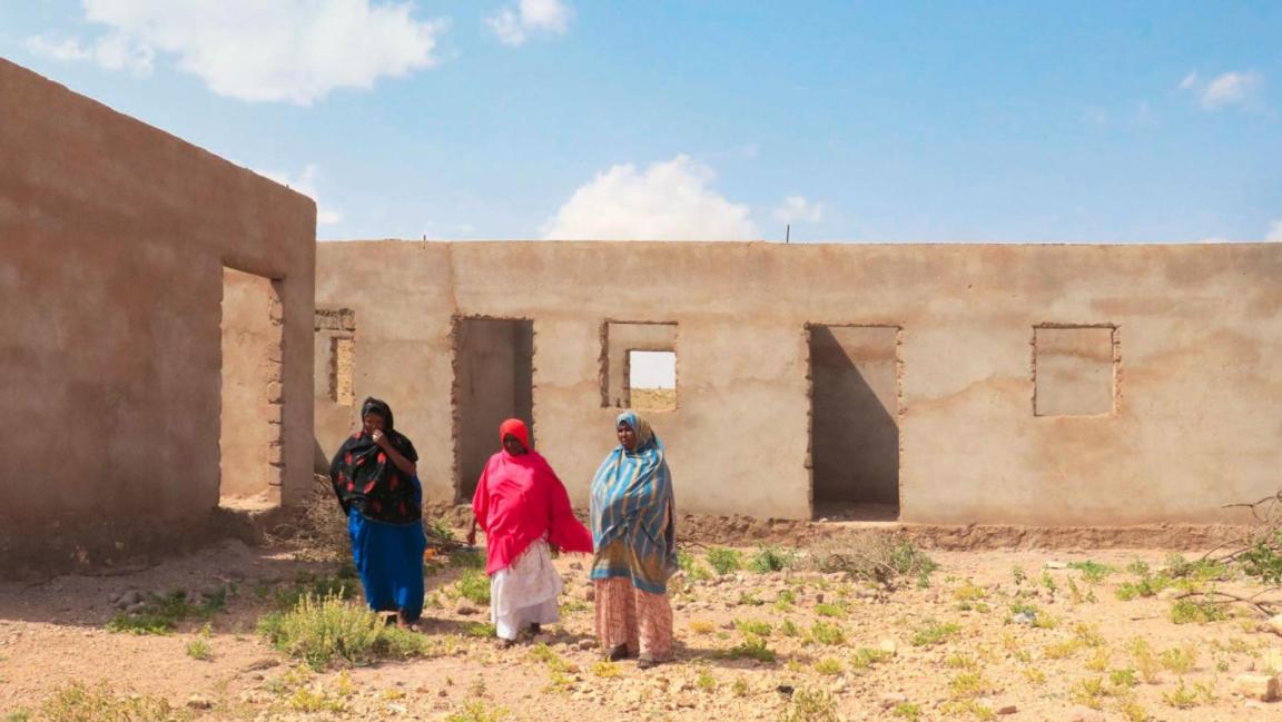 Three milkmaids in the field