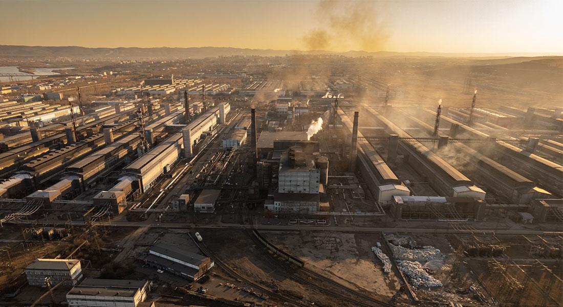 Luftaufnahme einer Industrieanlage