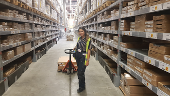 Auszubildende im Bereich Logistik während der betrieblichen Ausbildungsphase