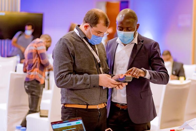 Participants and mentors chatting at the boot camp of the Smart Cities Innovation Programme in Kigali, Rwanda, in November 2021. © GIZ / Serge Marlon Muhizi