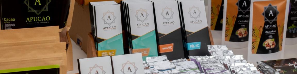 Productos elaborados con cacao cultivado de forma sostenible.