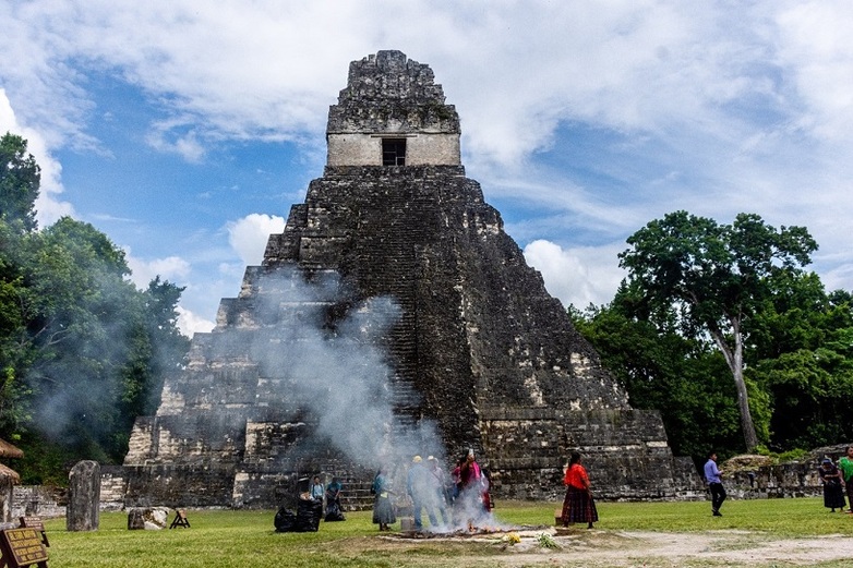 Eine historische Maya-Struktur im Selva Maya Gebiet.