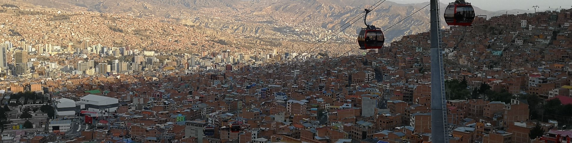 Blick von oben auf die Gebäude von La Paz.