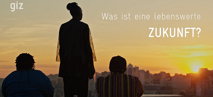 Ein Bild mit dem Text "Was ist eine lebenswerte Zukunft" in weißer Schrift.