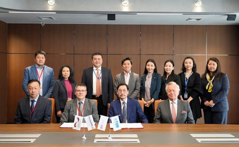 Agreement signing ceremony between the Deutsche Gesellschaft für Internationale Zusammenarbeit (GIZ) and the Trade Development Bank in Mongolia.