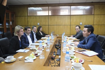 BMWK and EREA representatives in discussion at a conference table.