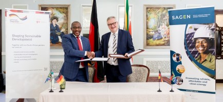 Muzi Mkhize, NERSA Full-Time Regulator Member, and Thomas Schaef, Country Director of GIZ South Africa, Lesotho and eSwatini, and shaking hands during signing ceremony.